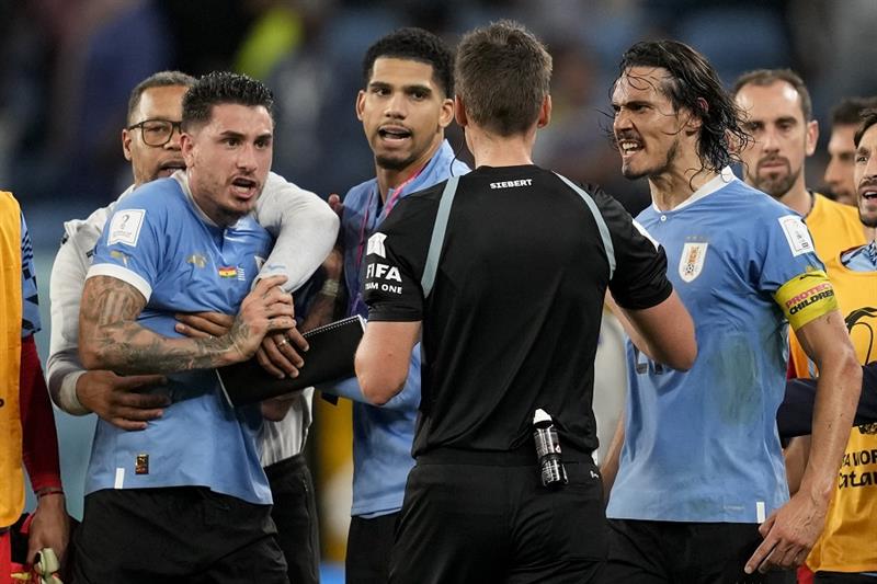 FIFA verbant vier Uruguayaanse spelers over incidenten op WK Ook