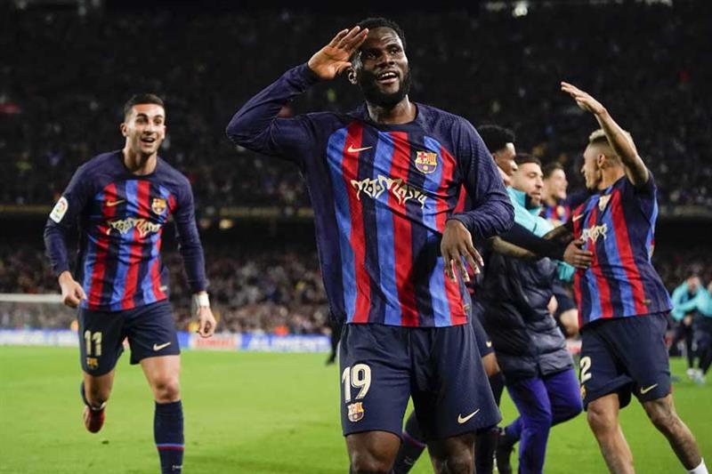 Goed voetbal en grote overwinningen helpen Barcelona het schandaal achter