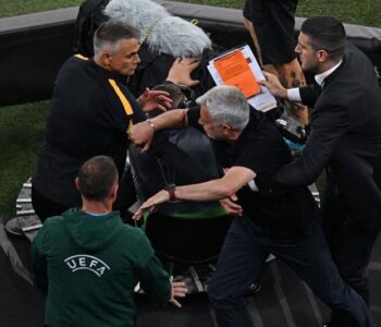 UEFA klaagt Mourinho aan voor mishandelen scheidsrechter na Europa League-finale